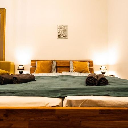 Palace Quarter Suite ブダペスト エクステリア 写真